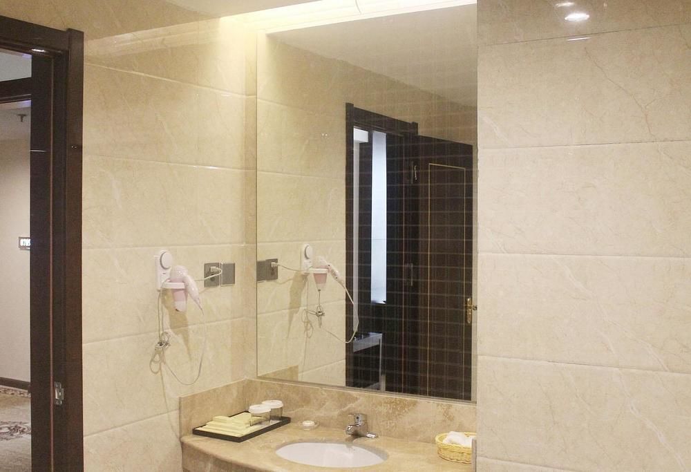 Weishi International Hotel Qing Zhou Extérieur photo