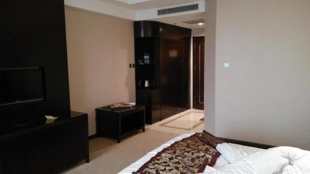 Weishi International Hotel Qing Zhou Extérieur photo